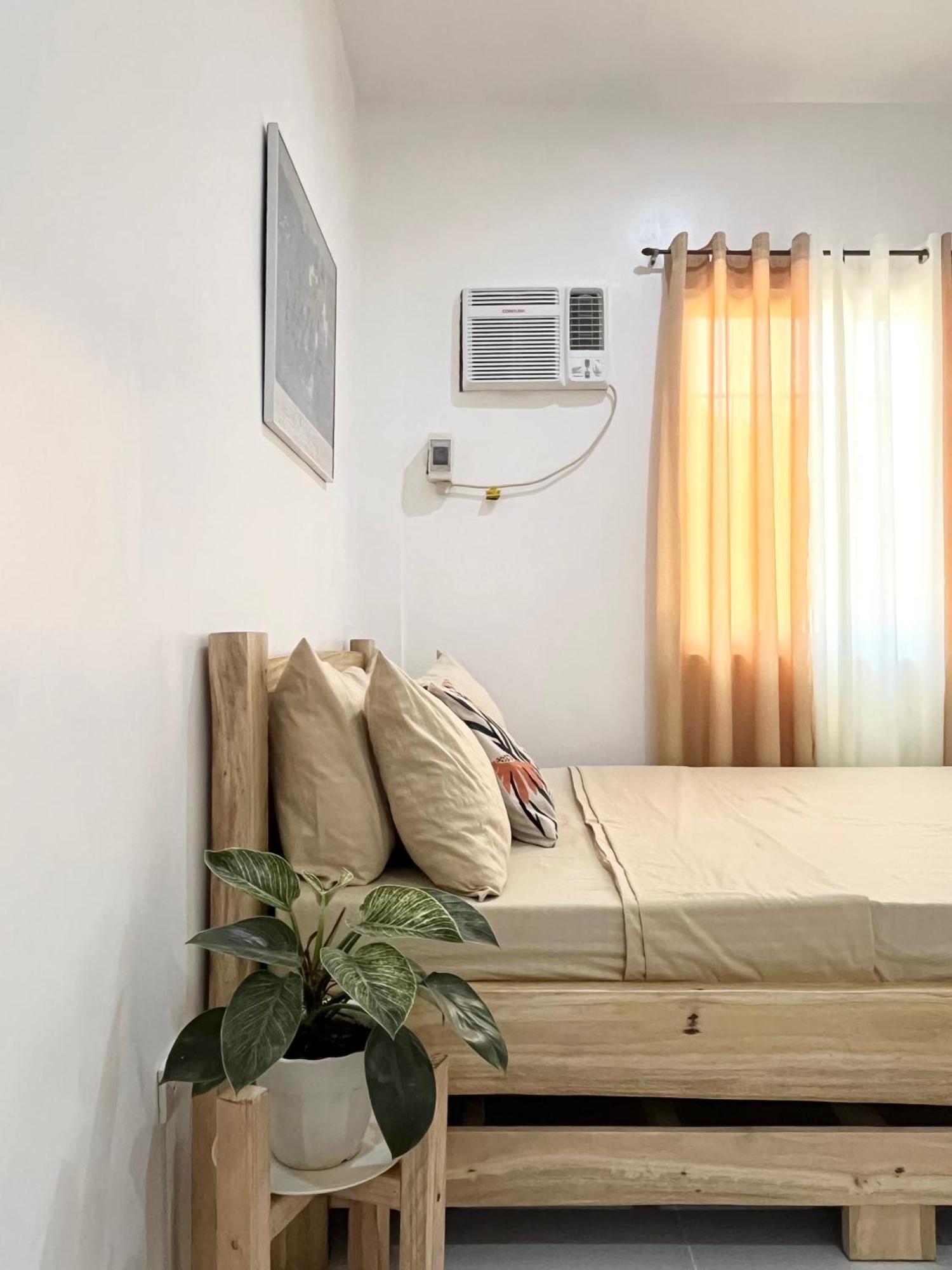 Sunnydale Apartelle -Room Accommodation Near Calatagan Beach Resorts Batangas Exteriör bild