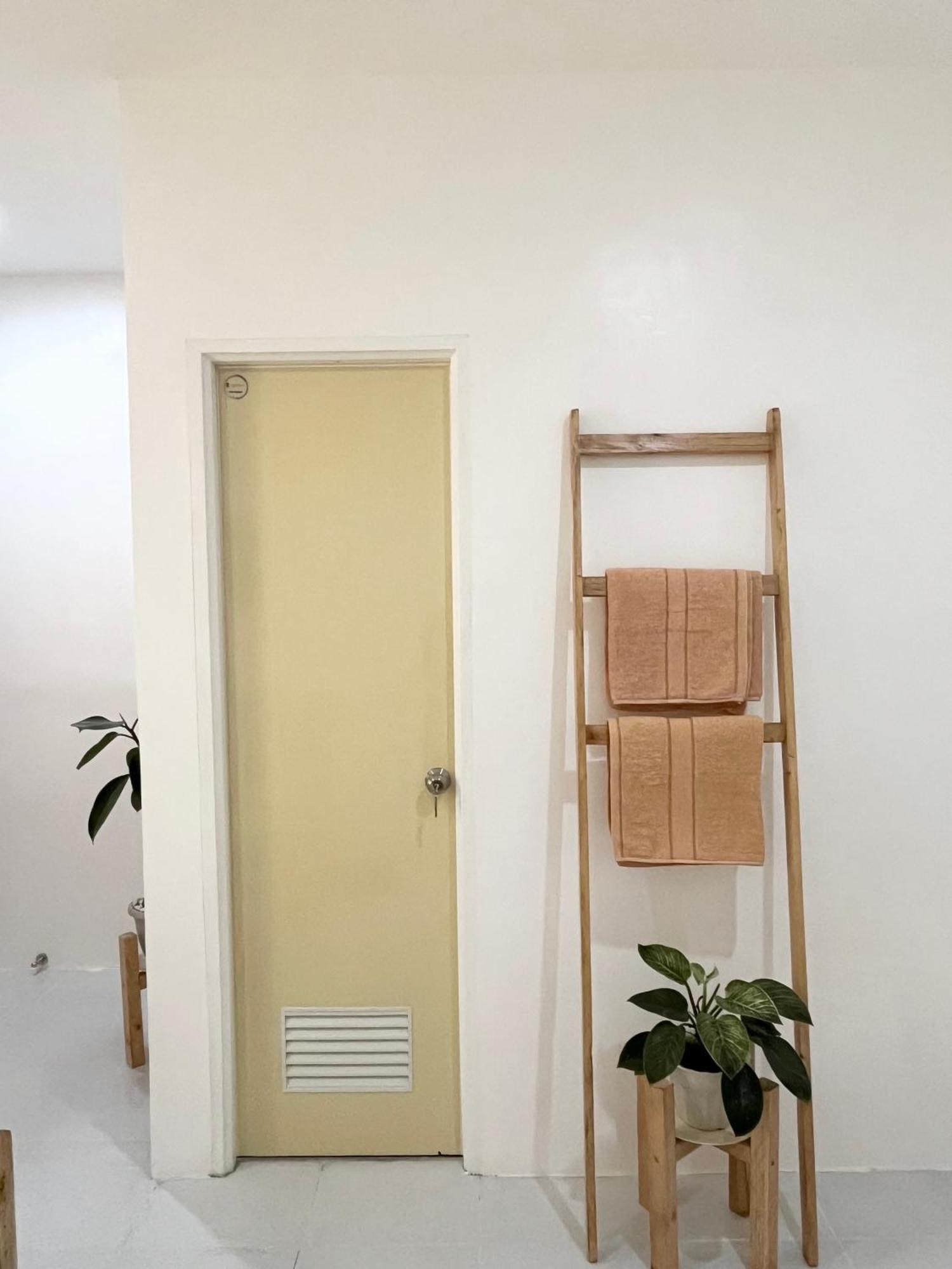 Sunnydale Apartelle -Room Accommodation Near Calatagan Beach Resorts Batangas Exteriör bild