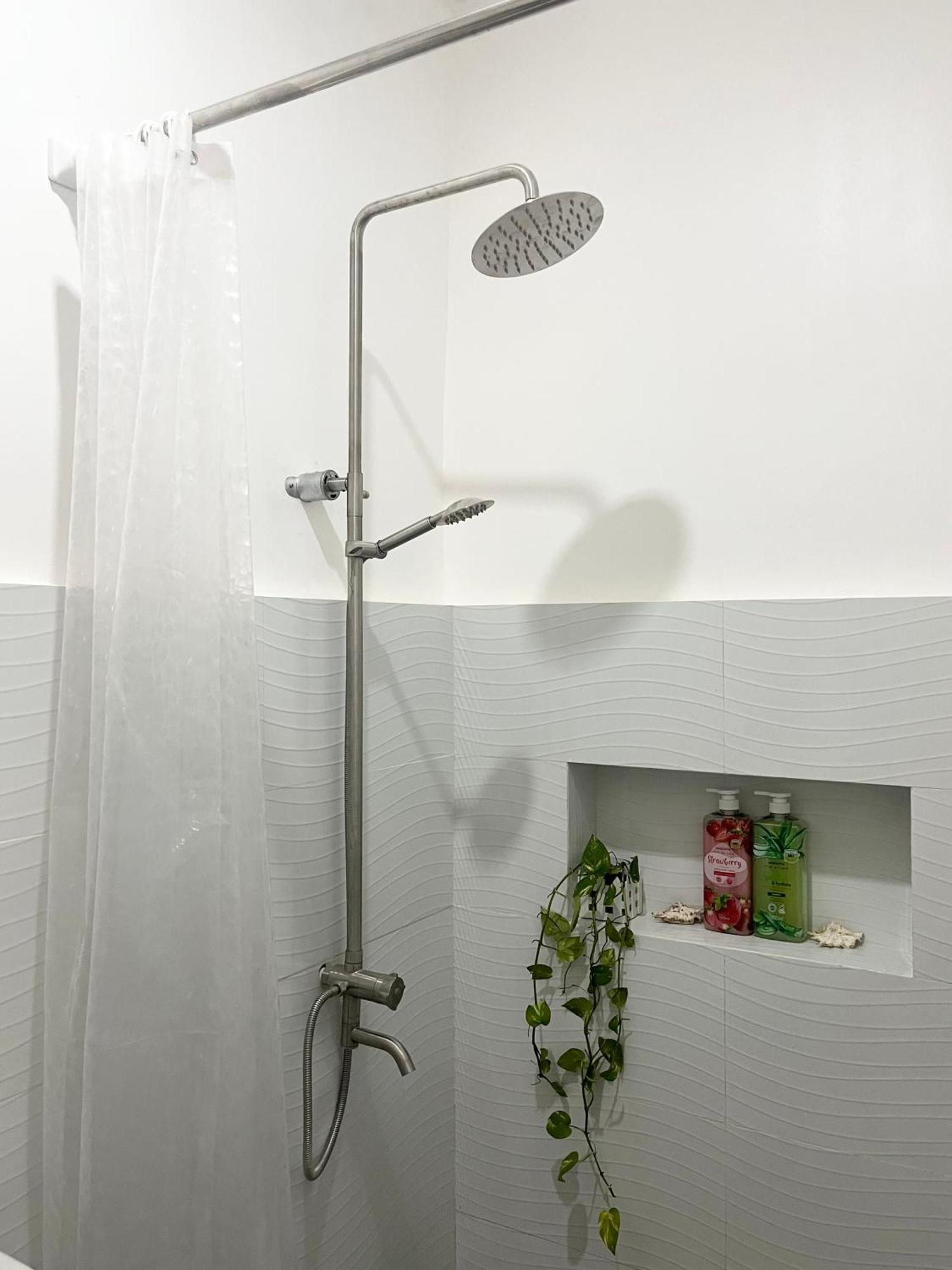 Sunnydale Apartelle -Room Accommodation Near Calatagan Beach Resorts Batangas Exteriör bild