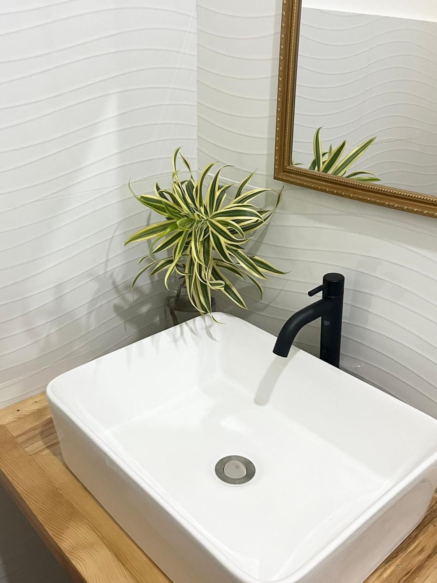 Sunnydale Apartelle -Room Accommodation Near Calatagan Beach Resorts Batangas Exteriör bild