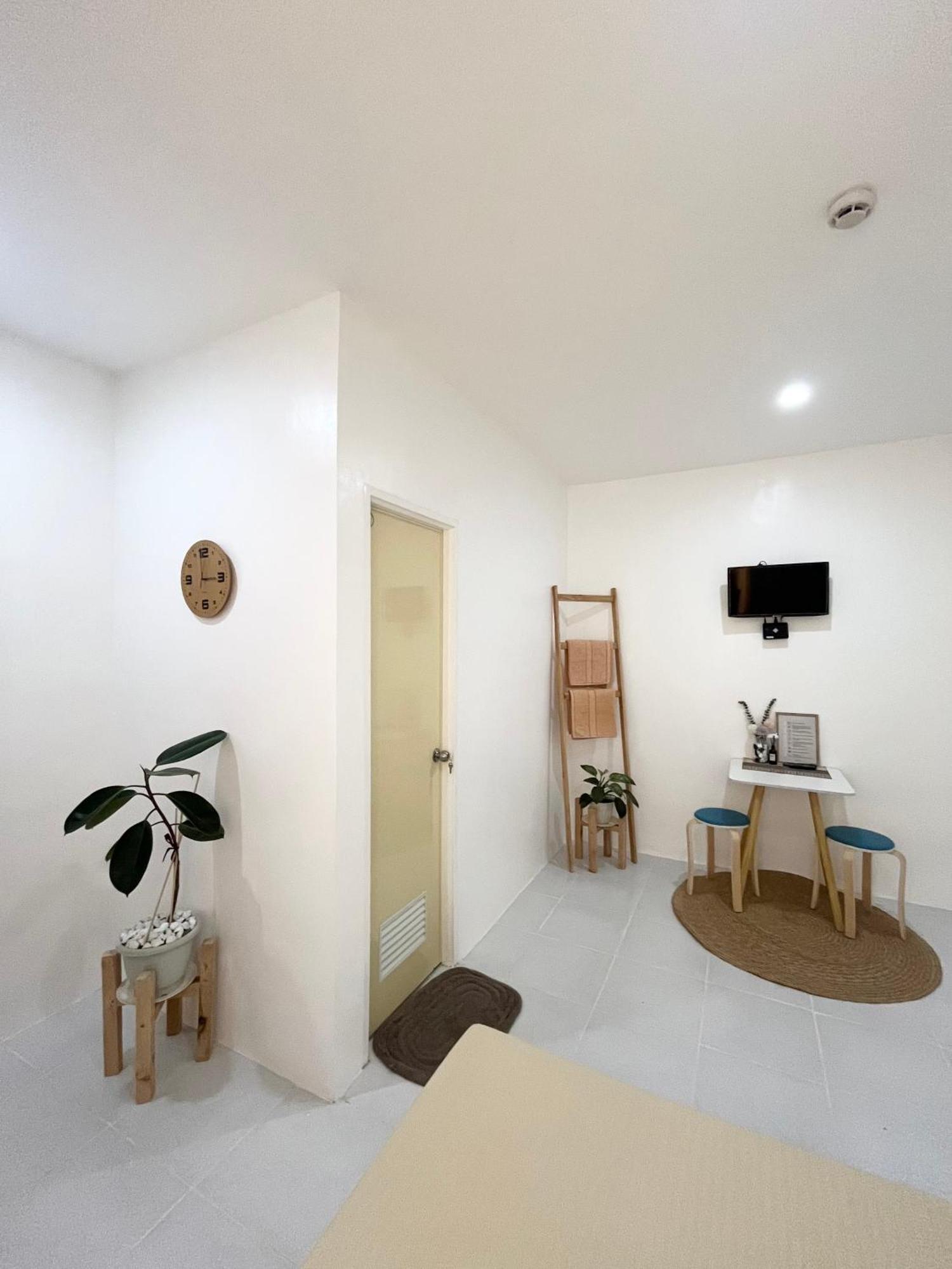Sunnydale Apartelle -Room Accommodation Near Calatagan Beach Resorts Batangas Exteriör bild