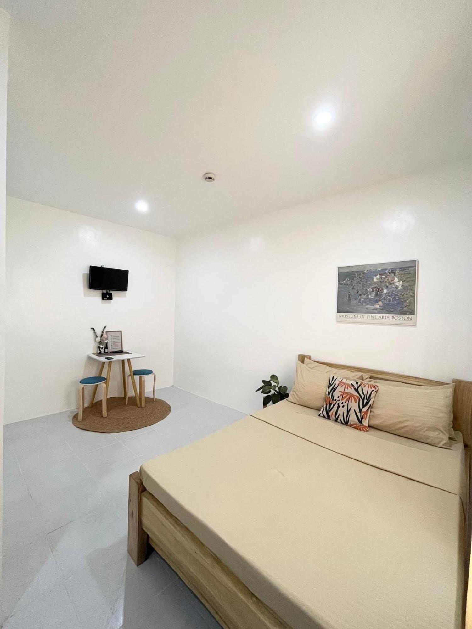 Sunnydale Apartelle -Room Accommodation Near Calatagan Beach Resorts Batangas Exteriör bild